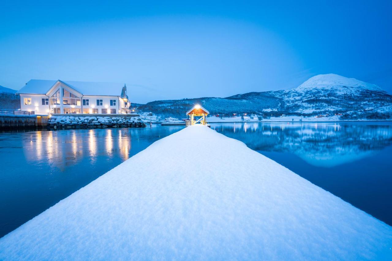 Senja Fjordhotell And Apartments Stonglandseidet Exterior photo