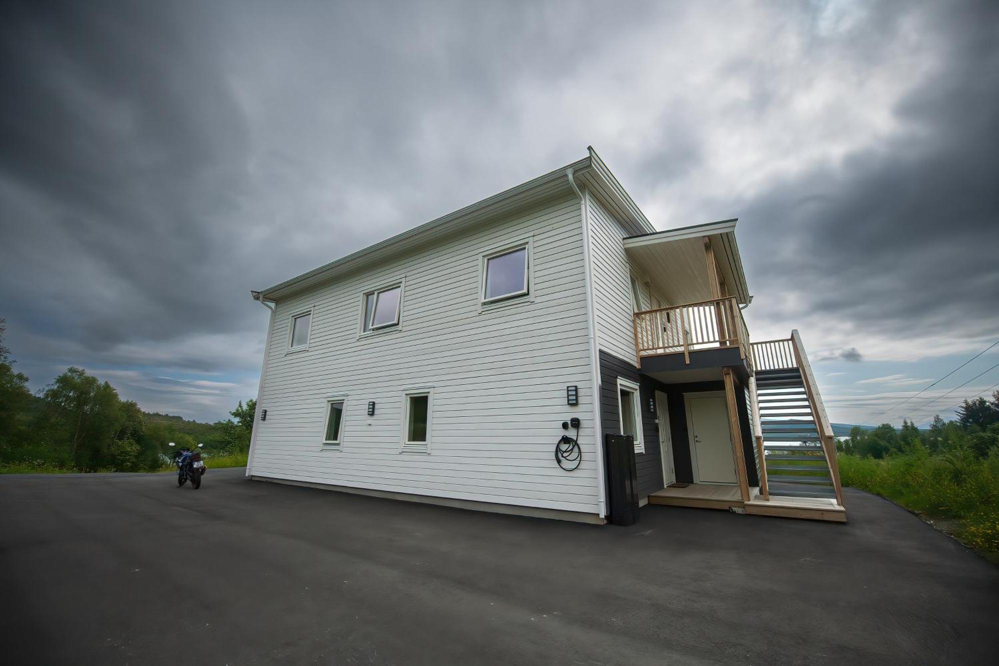 Senja Fjordhotell And Apartments Stonglandseidet Exterior photo